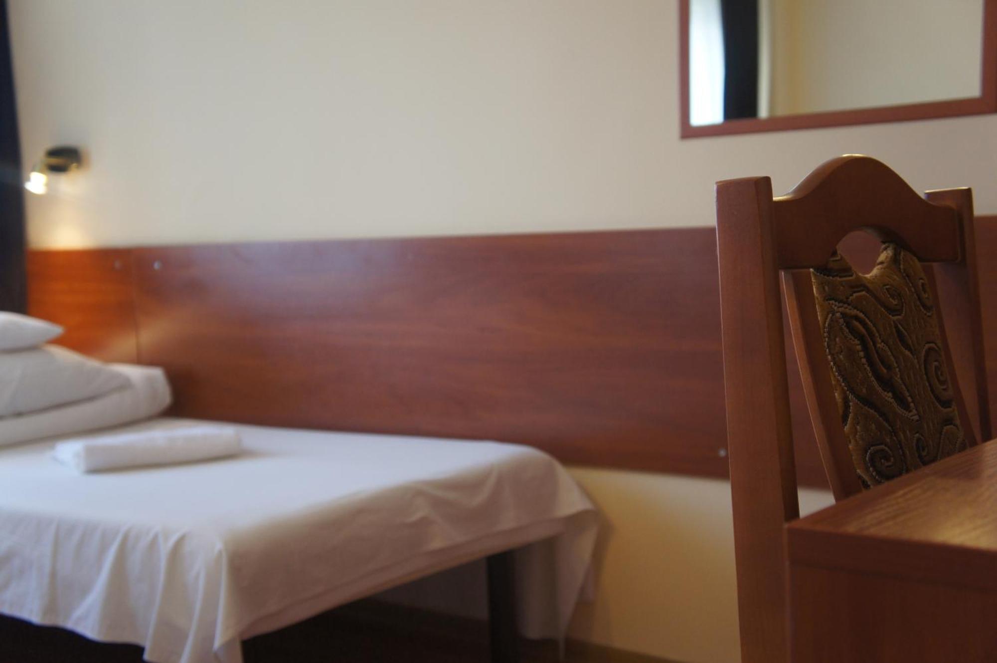 Nu Hotel Лодзь Экстерьер фото